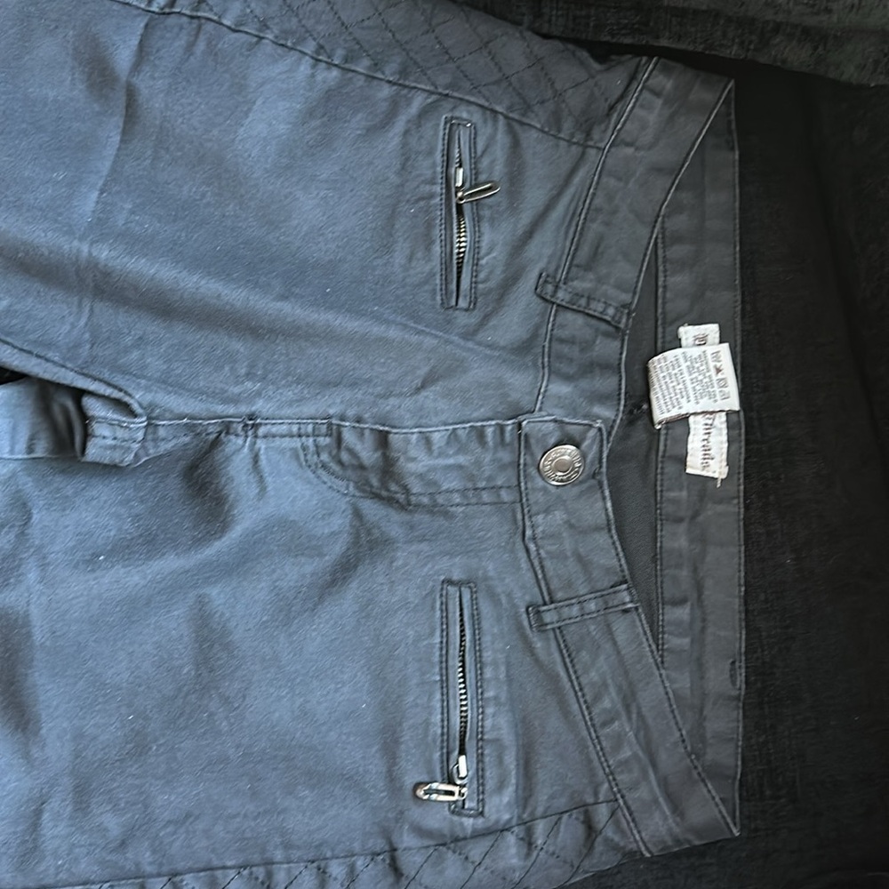 Diamonds & Threads black pants - Picture 4 of 4